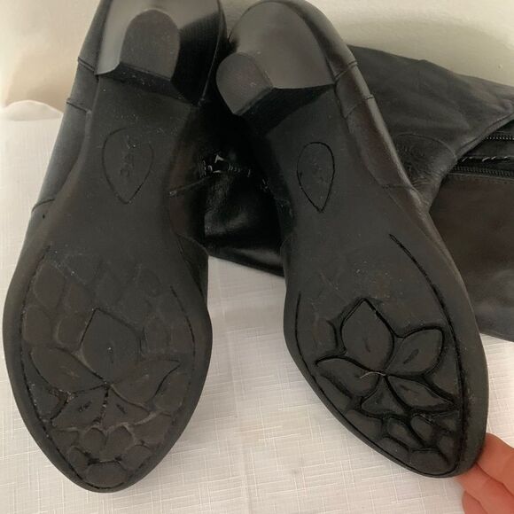 B.O.C. Leather Black knee length boots, great condition, wide calf, size 8.5 - Picture 6 of 7